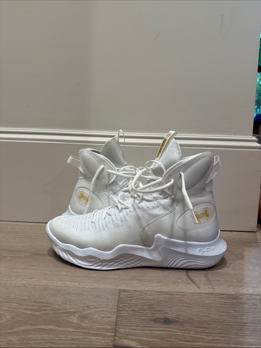 Under Armour White And Gold Mid-Top Performance Volleyball/Basketball Shoes